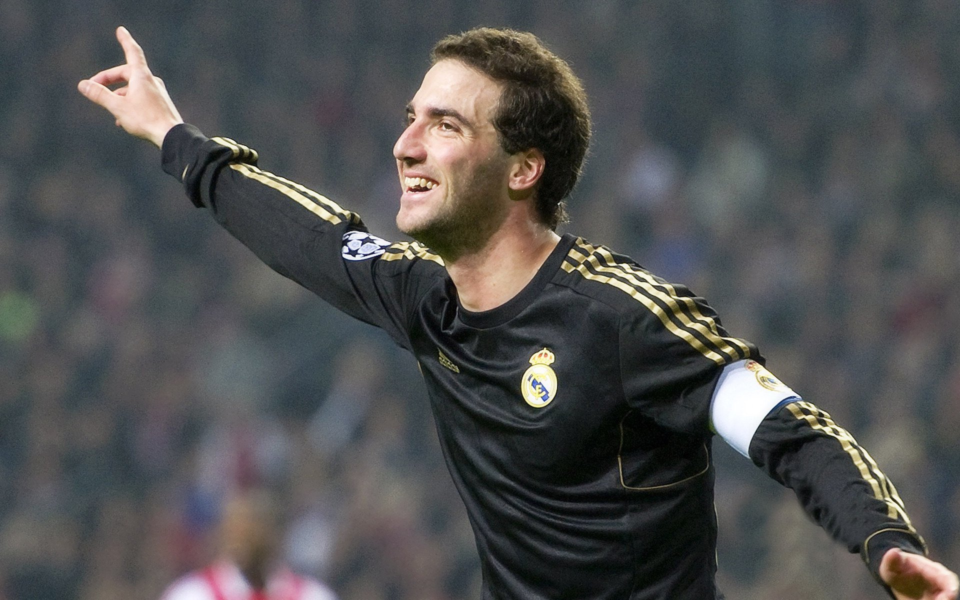 拉齐奥精准传导掌握中场控制权,拉齐奥的传奇球员